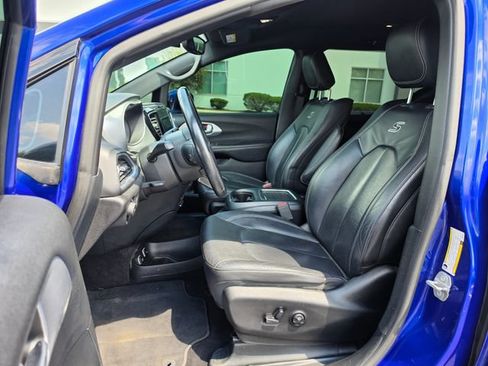 Used 2018 Chrysler Pacifica Touring-L Plus w/ S Appearance Package FWD image 26