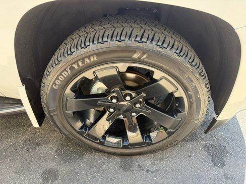 Used 2017 GMC Yukon Denali w/ Open Road Package AWD/4WD image 10