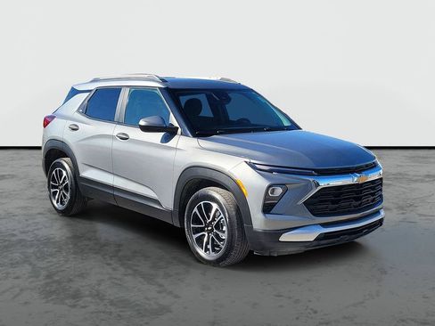 Used 2024 Chevrolet TrailBlazer LT w/ LT Cold Weather Package AWD/4WD image 1