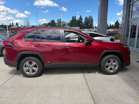 Used 2025 Toyota RAV4 XLE w/ Weather Package AWD/4WD image 13