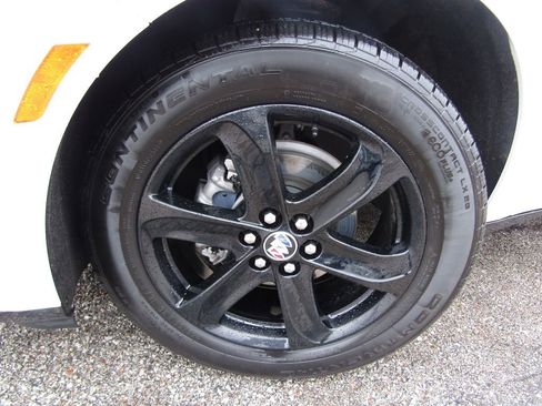 Used 2024 Buick Enclave Essence w/ Sport Touring Edition image 30