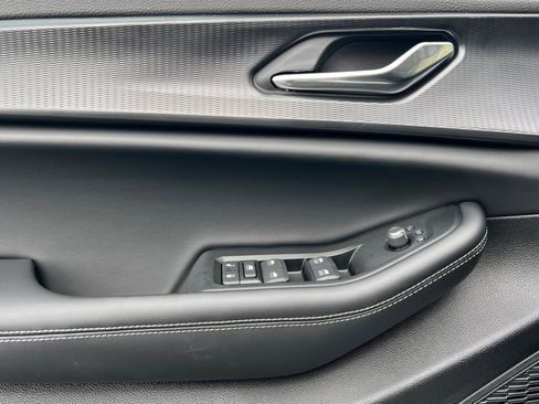 New 2025 Jeep Grand Cherokee Altitude image 11