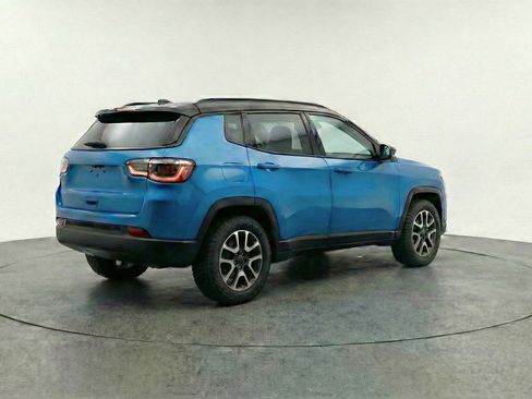 Used 2025 Jeep Compass Trailhawk AWD/4WD image 9