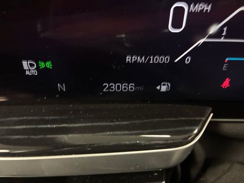Used 2025 Cadillac Escalade Sport AWD/4WD image 17