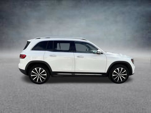 Used 2022 Mercedes-Benz GLB 250 w/ Premium Package Lite image 8