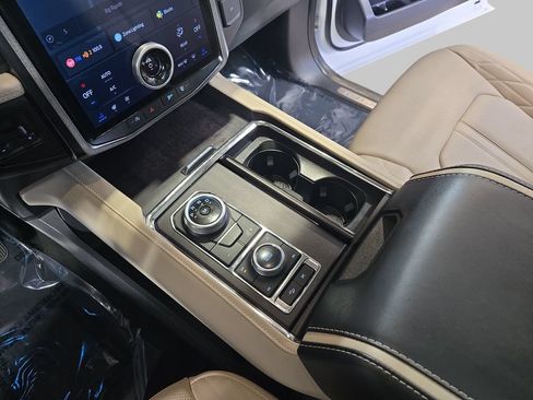 Used 2024 Ford Expedition Platinum AWD/4WD image 29