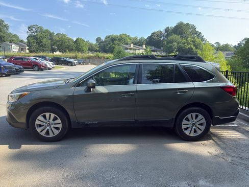 Used 2019 Subaru Outback 2.5i Premium AWD/4WD image 5