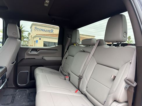 Used 2023 GMC Sierra 1500 SLT w/ SLT Premium Package RWD image 8