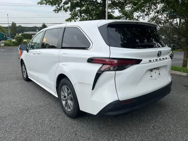 Used 2022 Toyota Sienna LE FWD image 6
