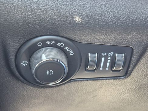 Used 2025 Jeep Compass Limited AWD/4WD image 35