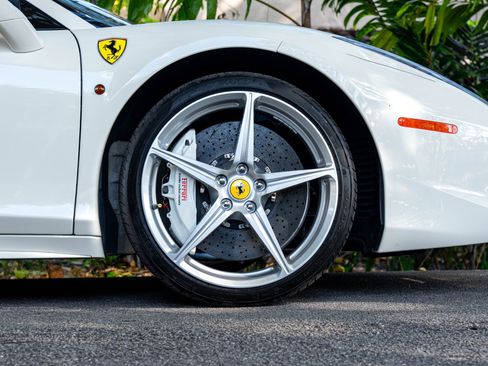 Used 2013 Ferrari 458 Spider image 8