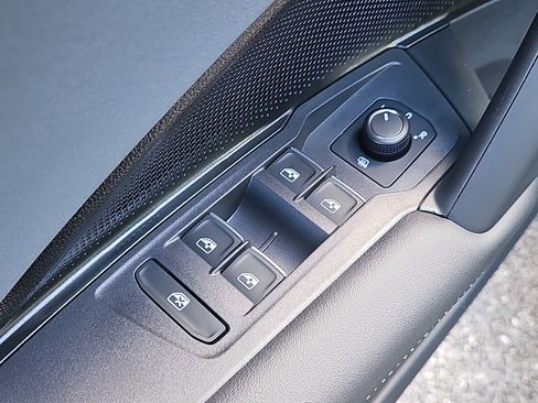 New 2026 Volkswagen Tiguan SE R-Line image 6