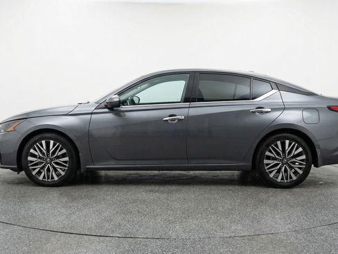 Used 2025 Nissan Altima 2.5 SV image 5