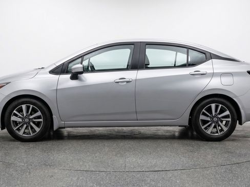 Used 2025 Nissan Versa SV FWD image 5