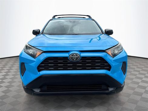 Used 2019 Toyota RAV4 LE image 2