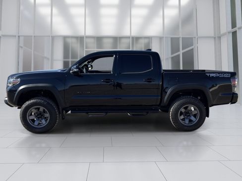 Used 2020 Toyota Tacoma TRD Off-Road w/ Technology Package AWD/4WD image 3