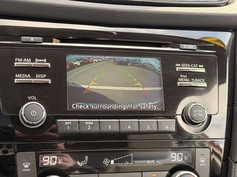 Certified 2017 Nissan Rogue SV image 33