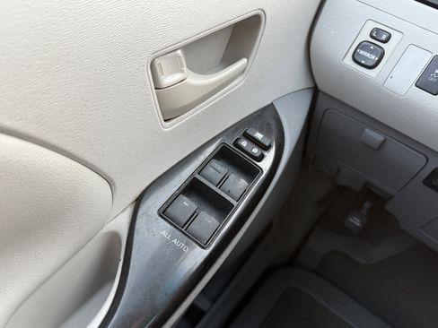 Used 2011 Toyota Sienna LE image 24