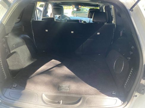Used 2019 Jeep Grand Cherokee Altitude AWD/4WD image 46
