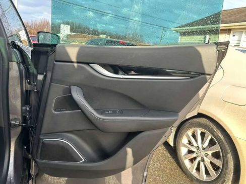 Used 2020 Maserati Levante image 17