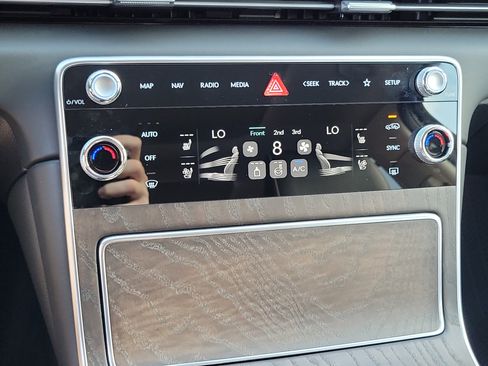Certified 2026 Genesis GV80 2.5T Prestige AWD/4WD image 17