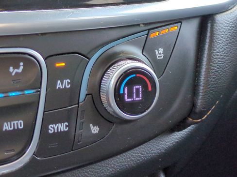 Used 2018 Chevrolet Traverse Premier FWD image 23