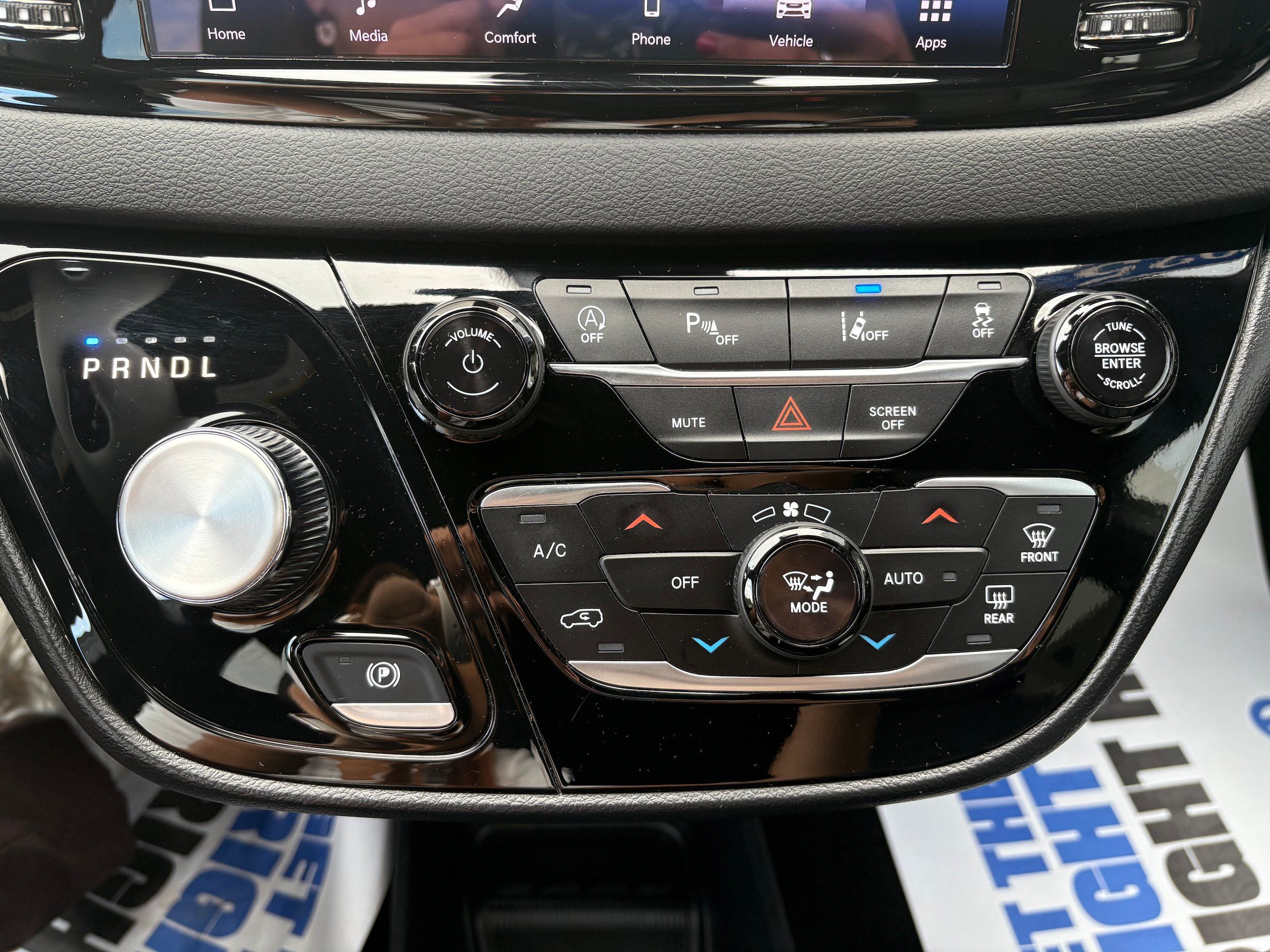 Certified 2025 Chrysler Pacifica Select FWD image 21