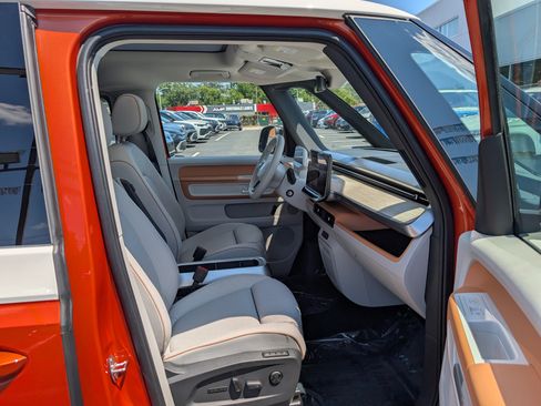 Used 2025 Volkswagen ID. Buzz Pro S Plus RWD image 11