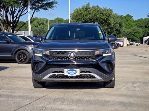 Used 2022 Volkswagen Taos SE AWD/4WD image 2