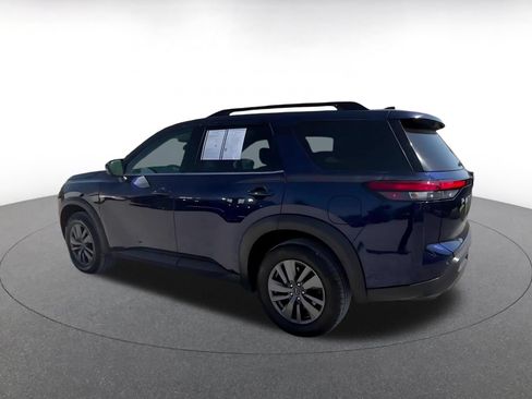Used 2025 Nissan Pathfinder SV FWD image 8