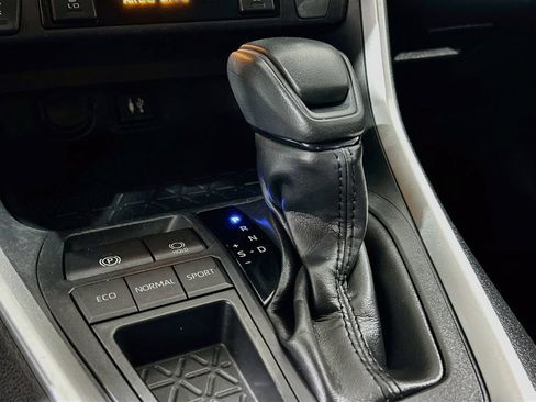 Used 2019 Toyota RAV4 XLE w/ Convenience Package FWD image 14