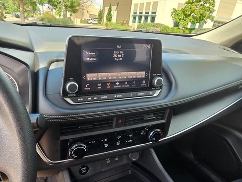 Used 2024 Nissan Rogue S AWD/4WD image 24