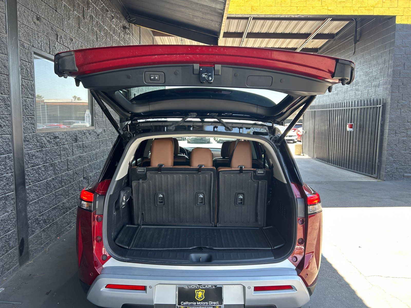 Used 2025 Nissan Pathfinder Platinum w/ Cargo Package FWD image 21
