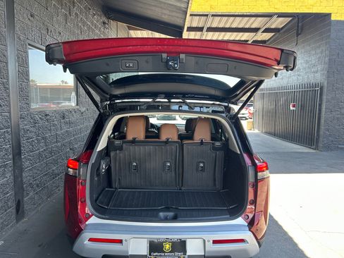 Used 2025 Nissan Pathfinder Platinum w/ Cargo Package FWD image 21