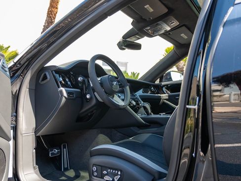 Used 2025 Bentley Flying Spur Plug-In Hybrid image 2