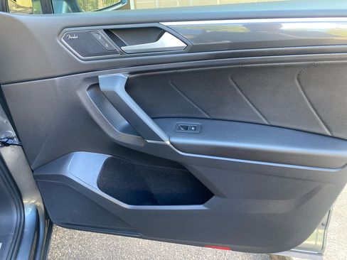 Used 2020 Volkswagen Tiguan SEL Premium R-Line image 28