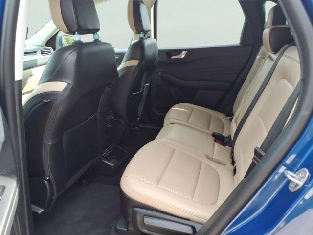 Used 2022 Ford Escape Titanium FWD image 9