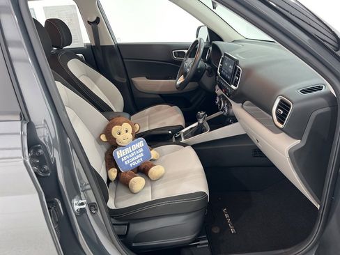 Used 2024 Hyundai Venue SEL image 25