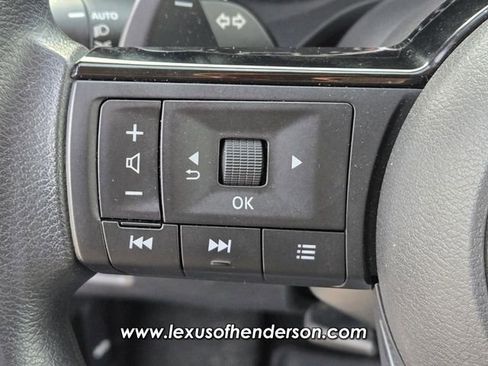 Used 2022 Nissan Rogue SV image 29