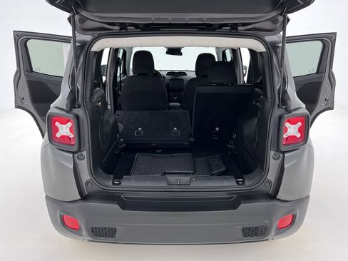 Used 2018 Jeep Renegade Latitude w/ Cold Weather Group image 27