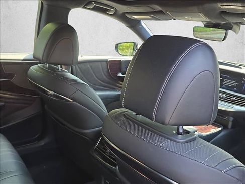 Used 2018 Lexus LS 500 w/ Interior Upgrade Package RWD image 22