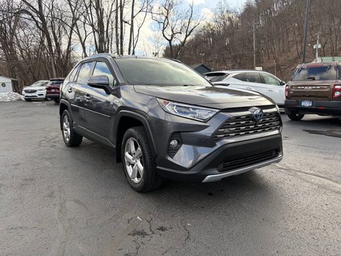 Used 2020 Toyota RAV4 Limited image 3