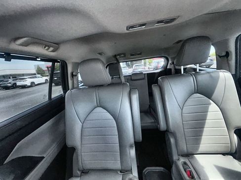 Used 2023 Toyota Highlander XLE AWD/4WD image 29