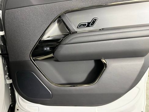 Used 2025 Land Rover Range Rover Sport Dynamic SE image 31