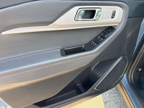 Used 2025 Ford Explorer Active w/ Active Comfort Package image 23