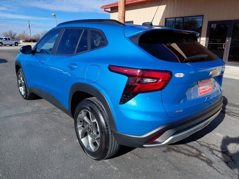 Used 2025 Chevrolet Trax LT image 8