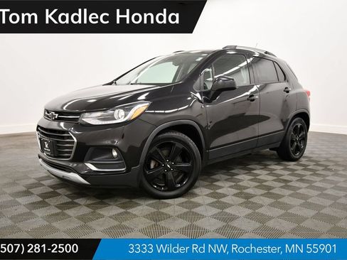 Used 2018 Chevrolet Trax Premier w/ Midnight Edition FWD image 1
