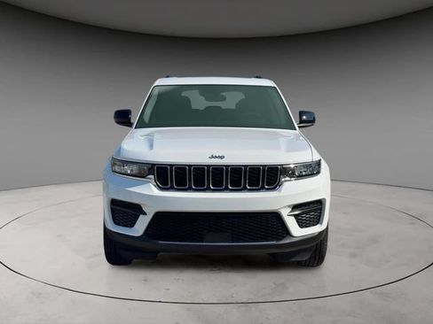 Used 2023 Jeep Grand Cherokee Laredo w/ Luxury Tech Group I AWD/4WD image 2