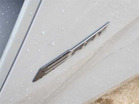 Used 2025 Chevrolet Corvette E-Ray AWD/4WD image 9