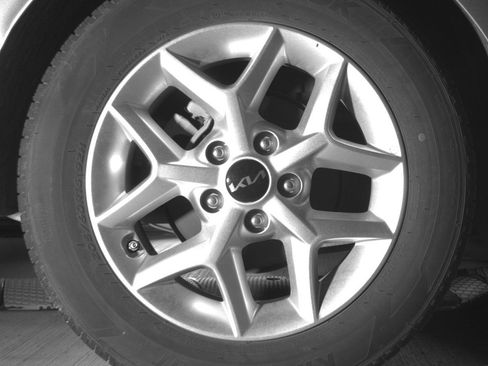 Used 2025 Kia Soul LX w/ LX Technology Package FWD image 15